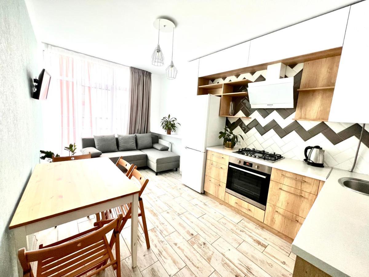 Osapart Cozy Apartment In A Complex Semycvit Leopoli Esterno foto