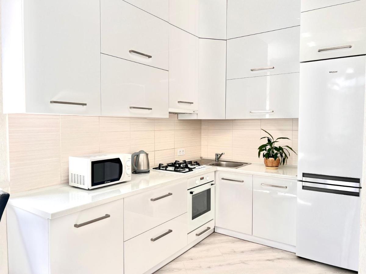 Osapart Cozy Apartment In A Complex Semycvit Leopoli Esterno foto