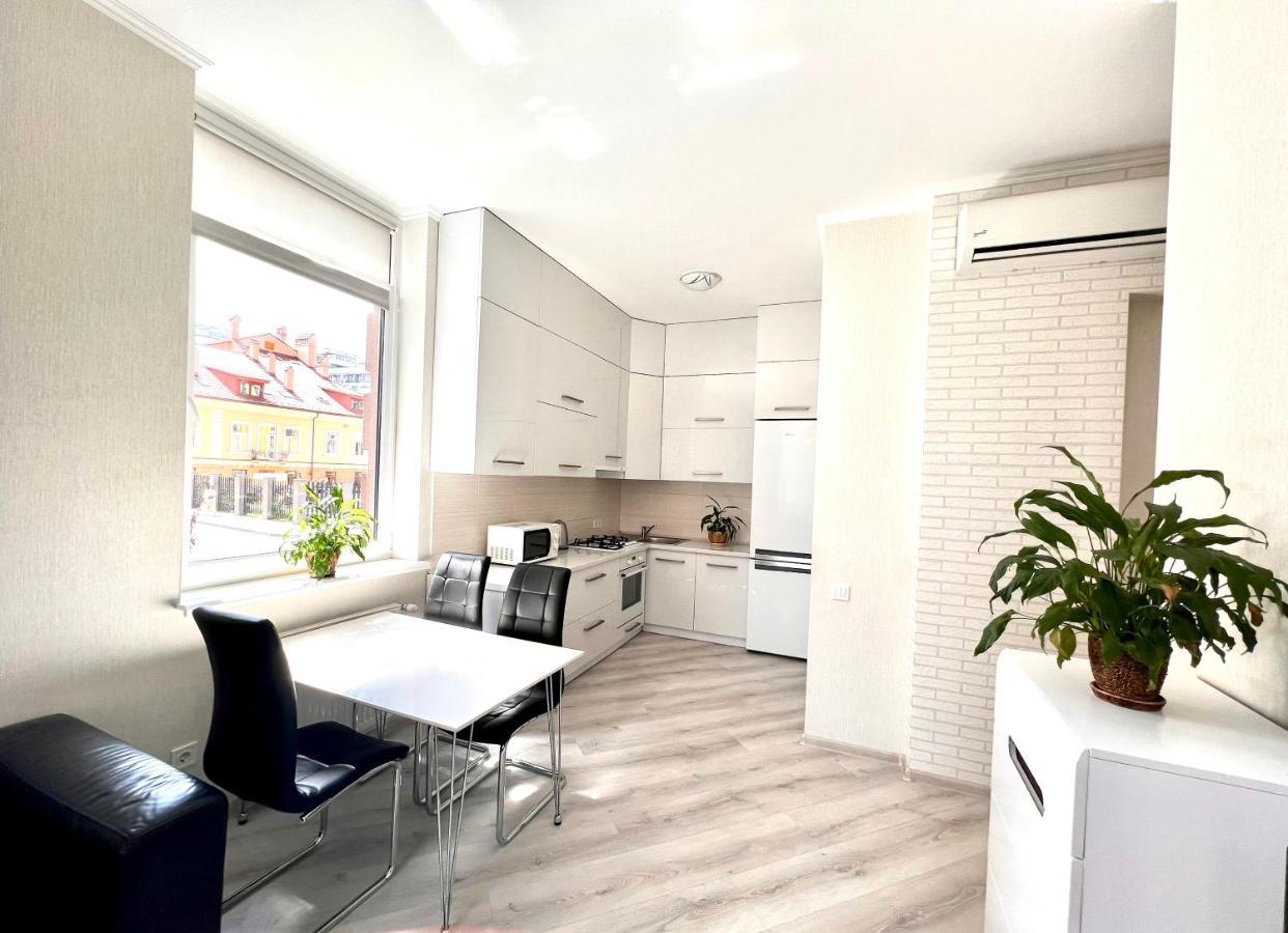 Osapart Cozy Apartment In A Complex Semycvit Leopoli Esterno foto